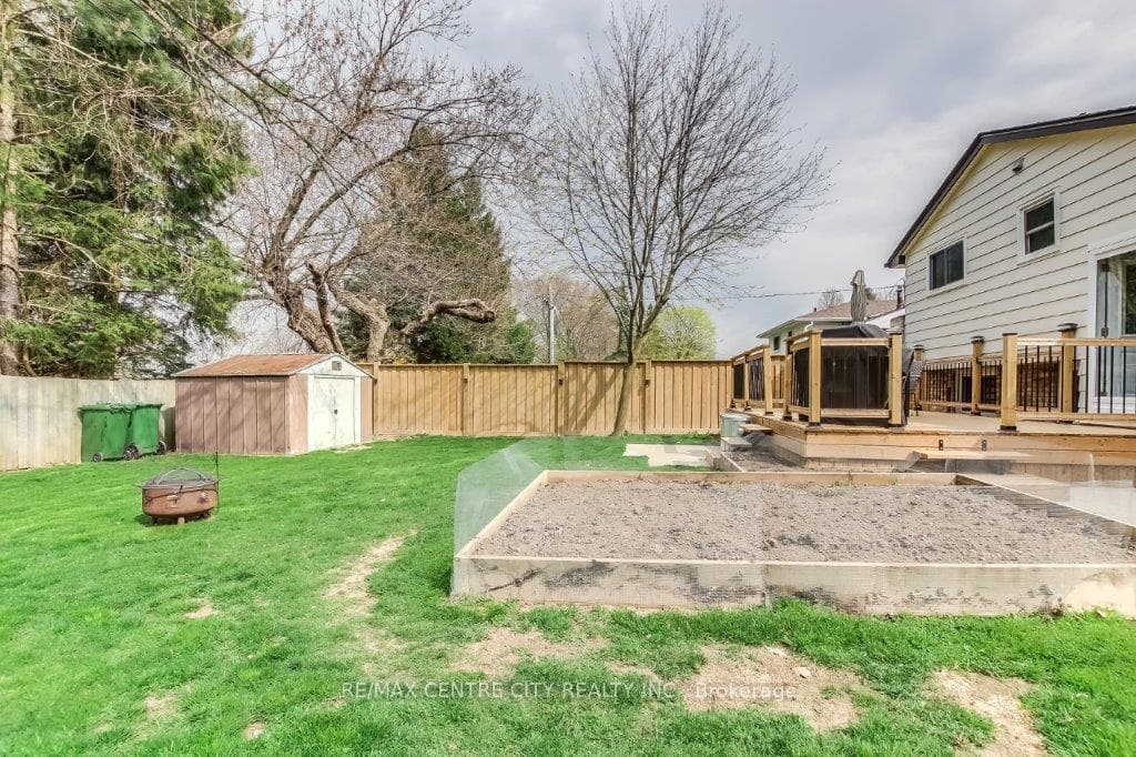 95 LAWRENCE Avenue photo 32