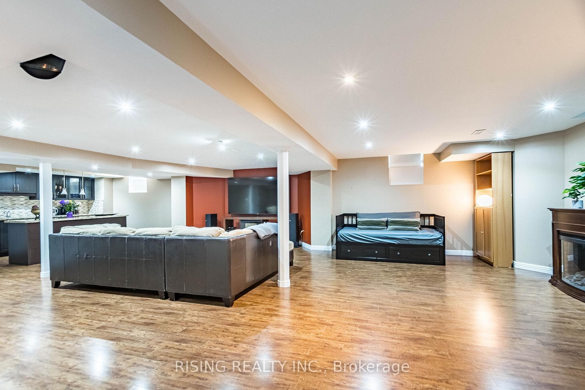 112 Great Lakes Boulevard photo 39
