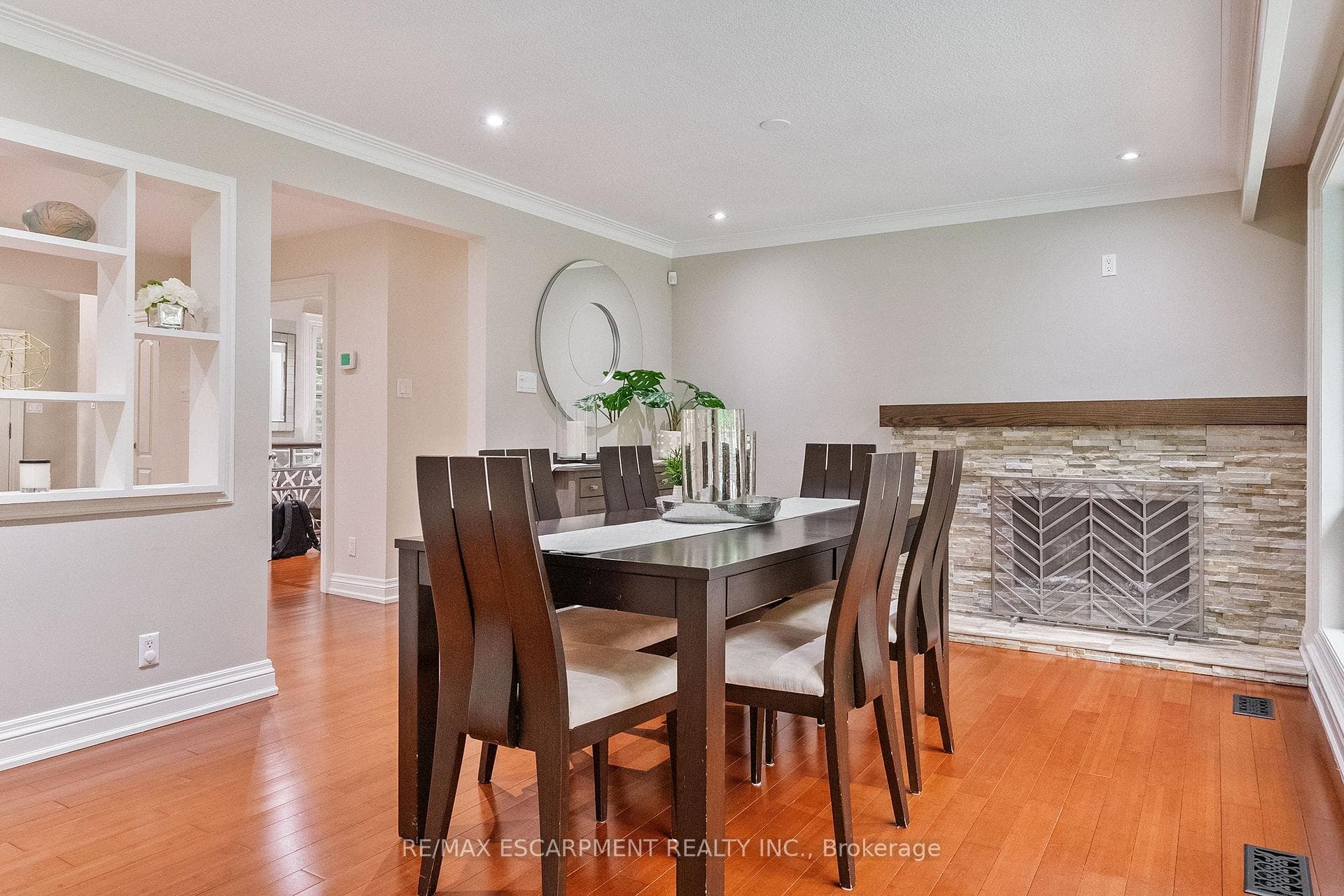 615 VANESSA Crescent photo 14