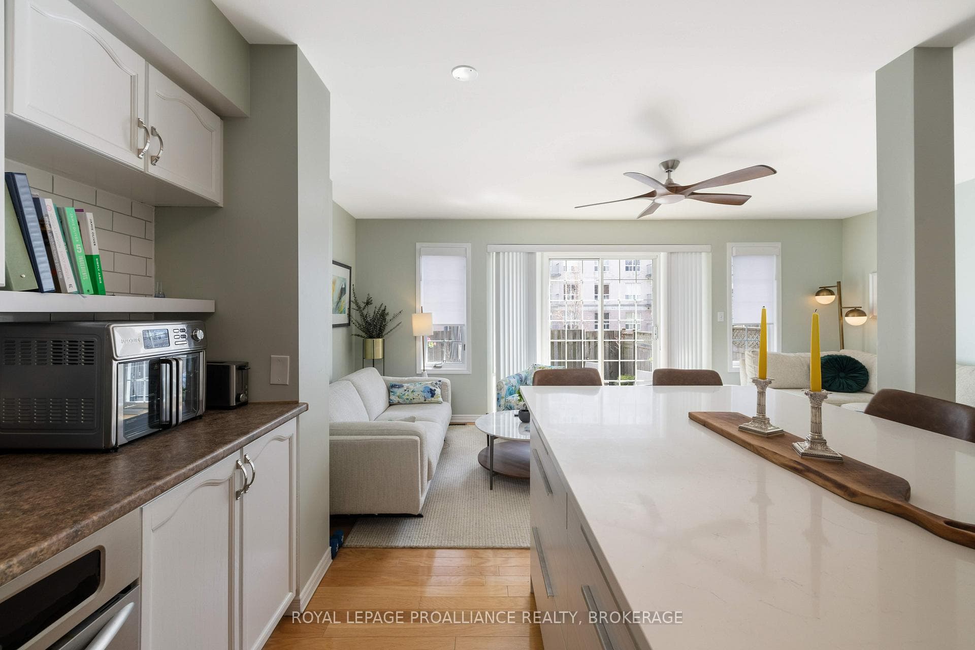 107 Rideau Street photo 17