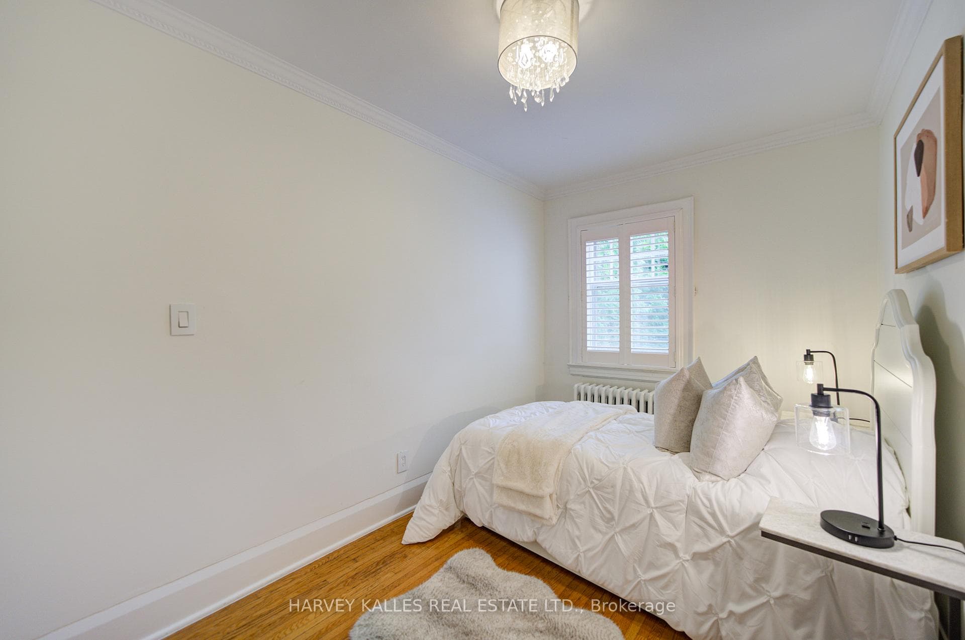 62 Roe Avenue photo 27