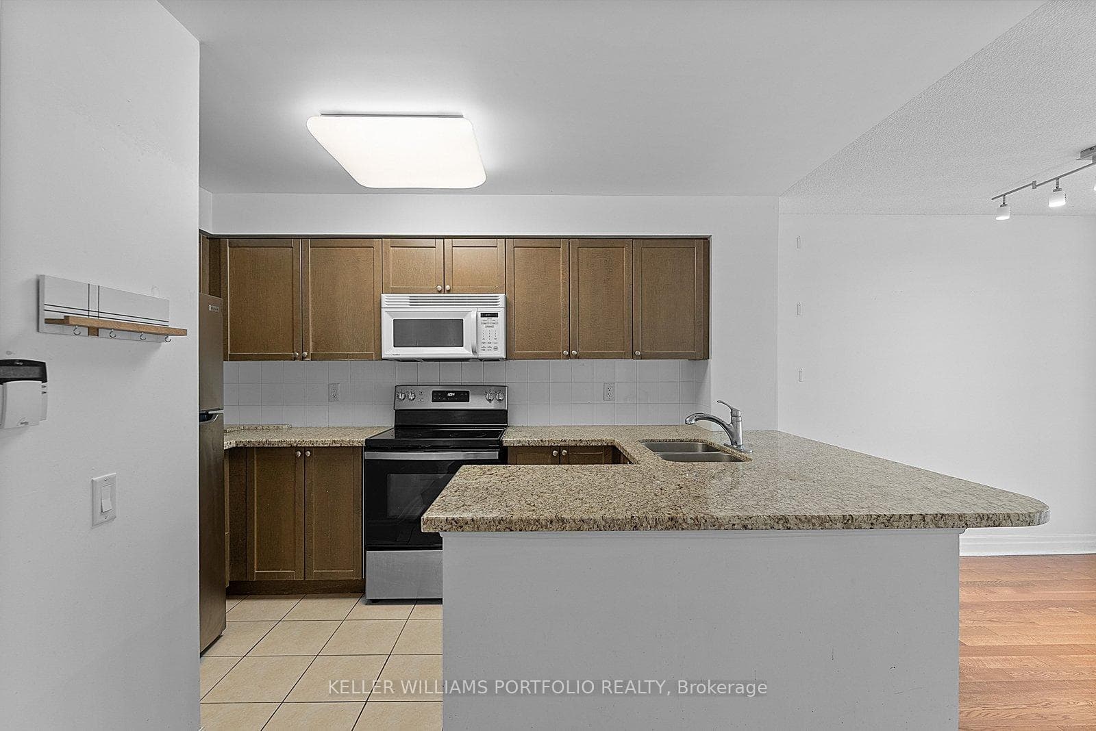 21 Hillcrest Avenue Unit 1102 photo 5