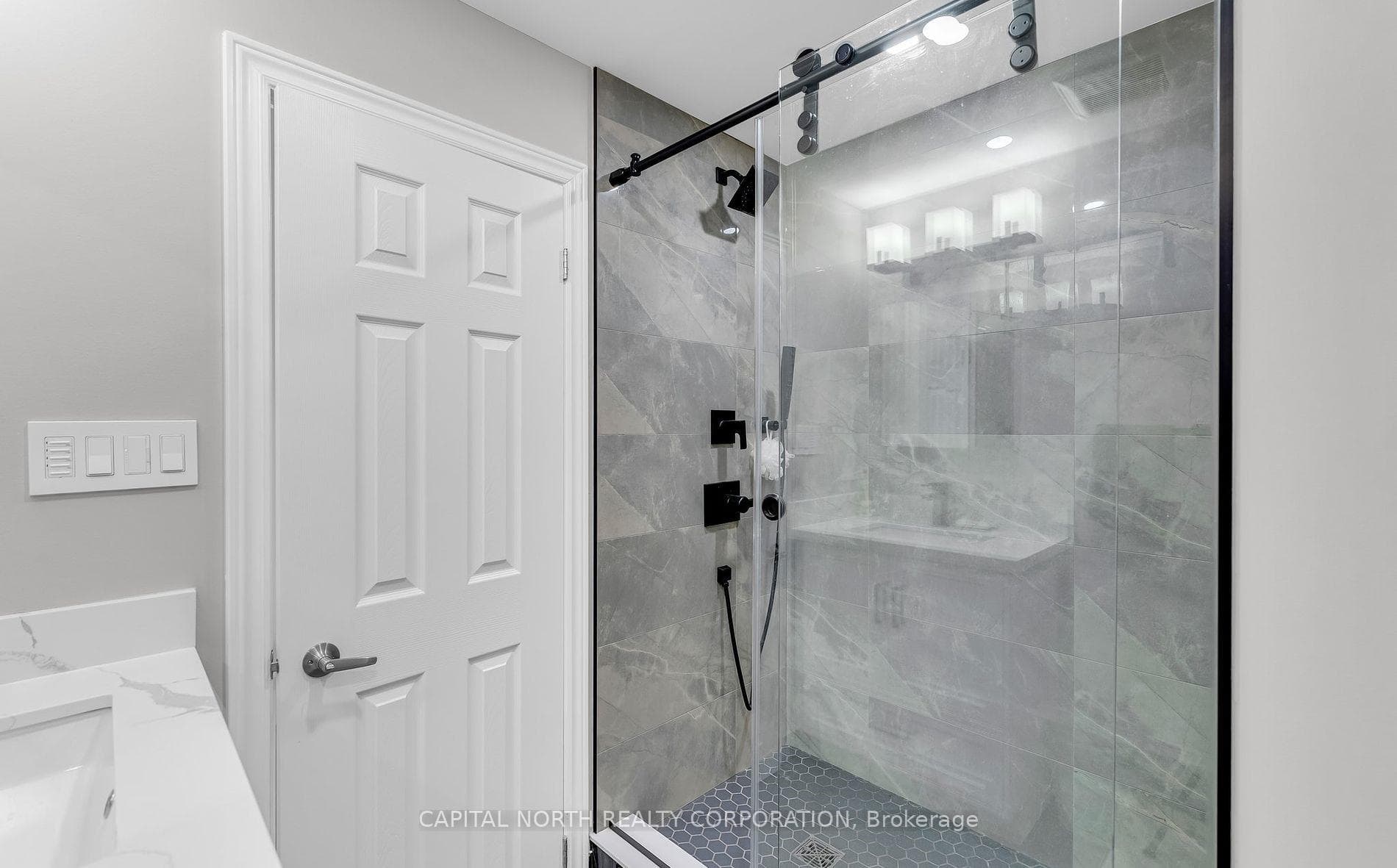 66 Waterbury Street photo 9
