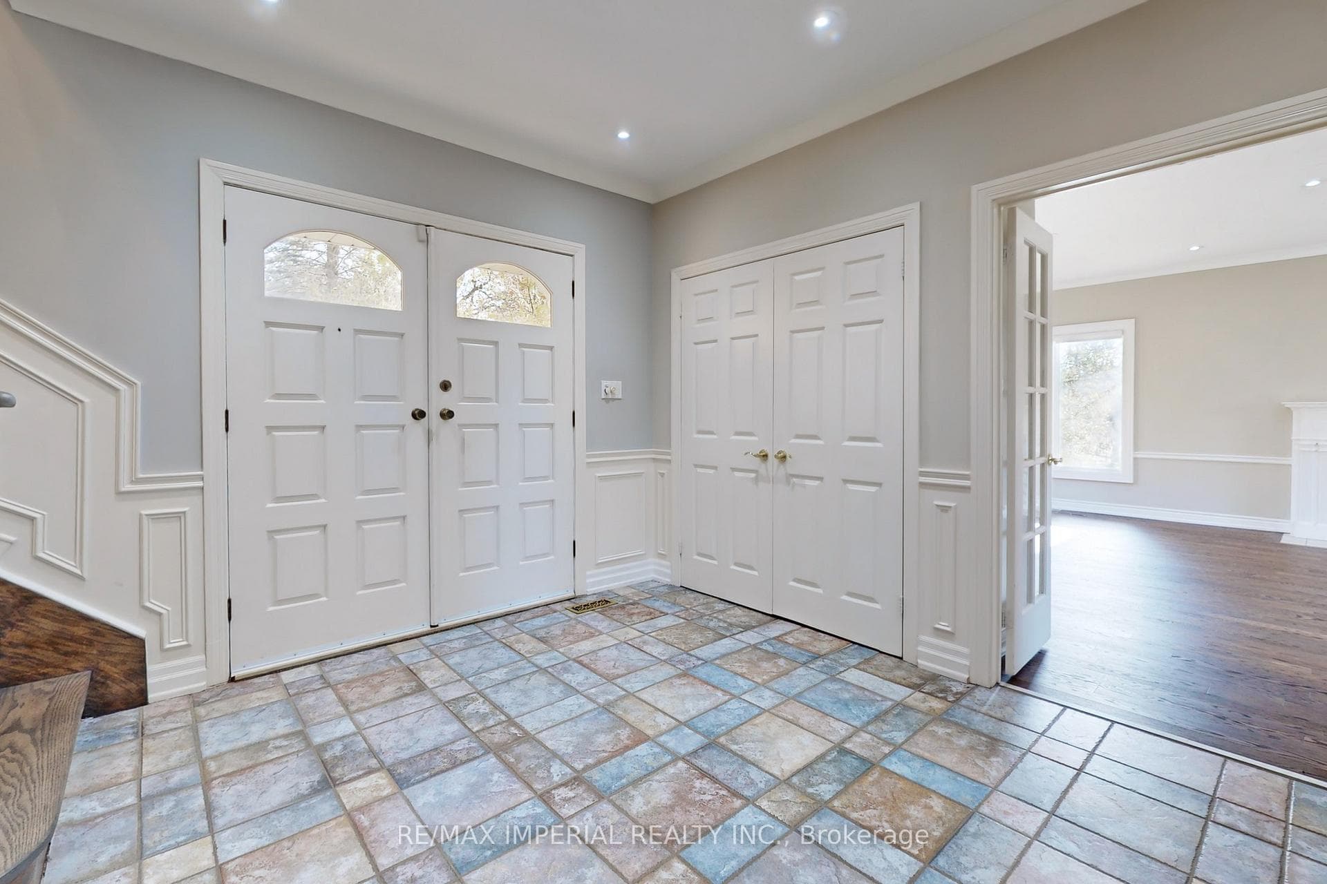 2 Blue Grass Drive photo 5