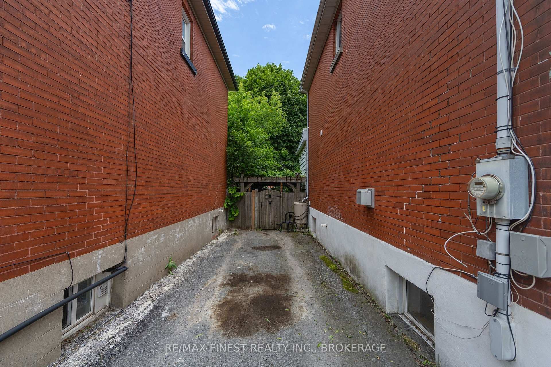 463 Victoria Street photo 38