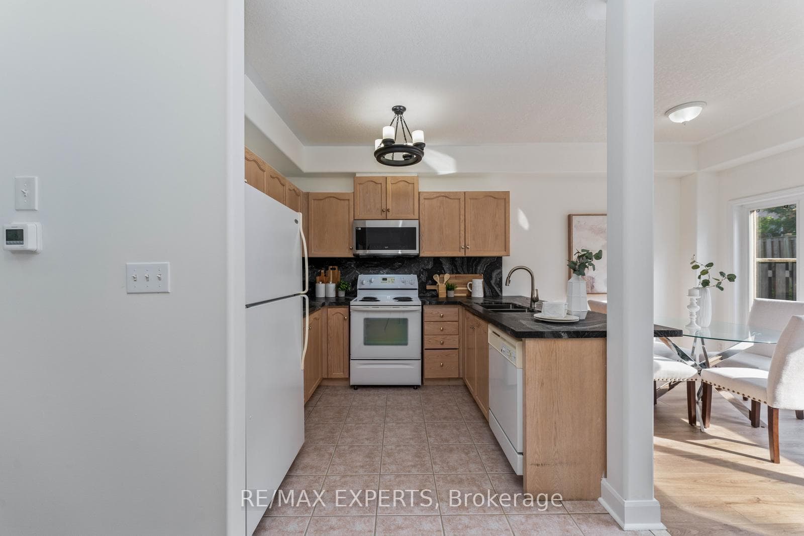 488 Yonge Street Unit 14 photo 12