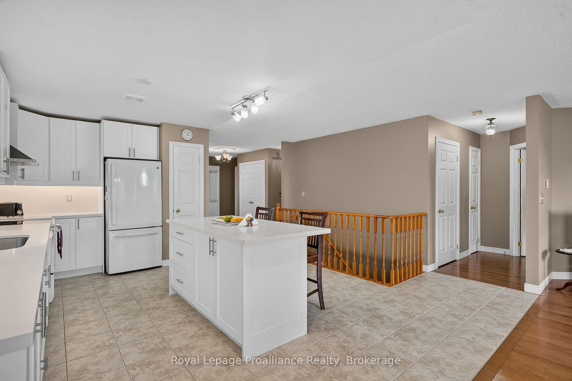 732 Prince Of Wales Drive photo 15