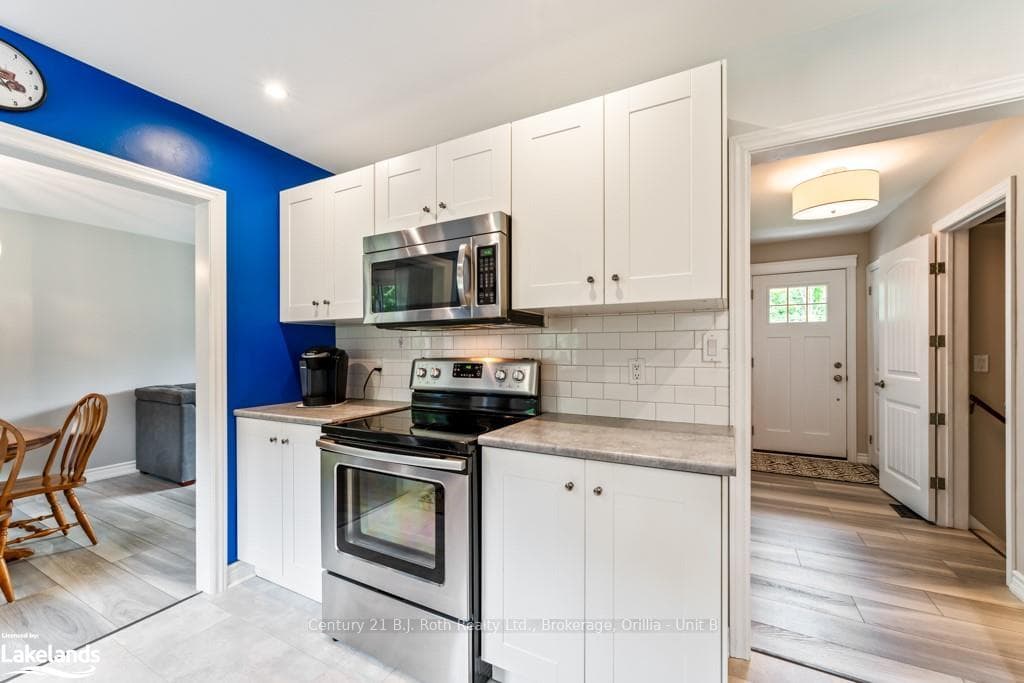 56 GOLDIE Drive photo 12