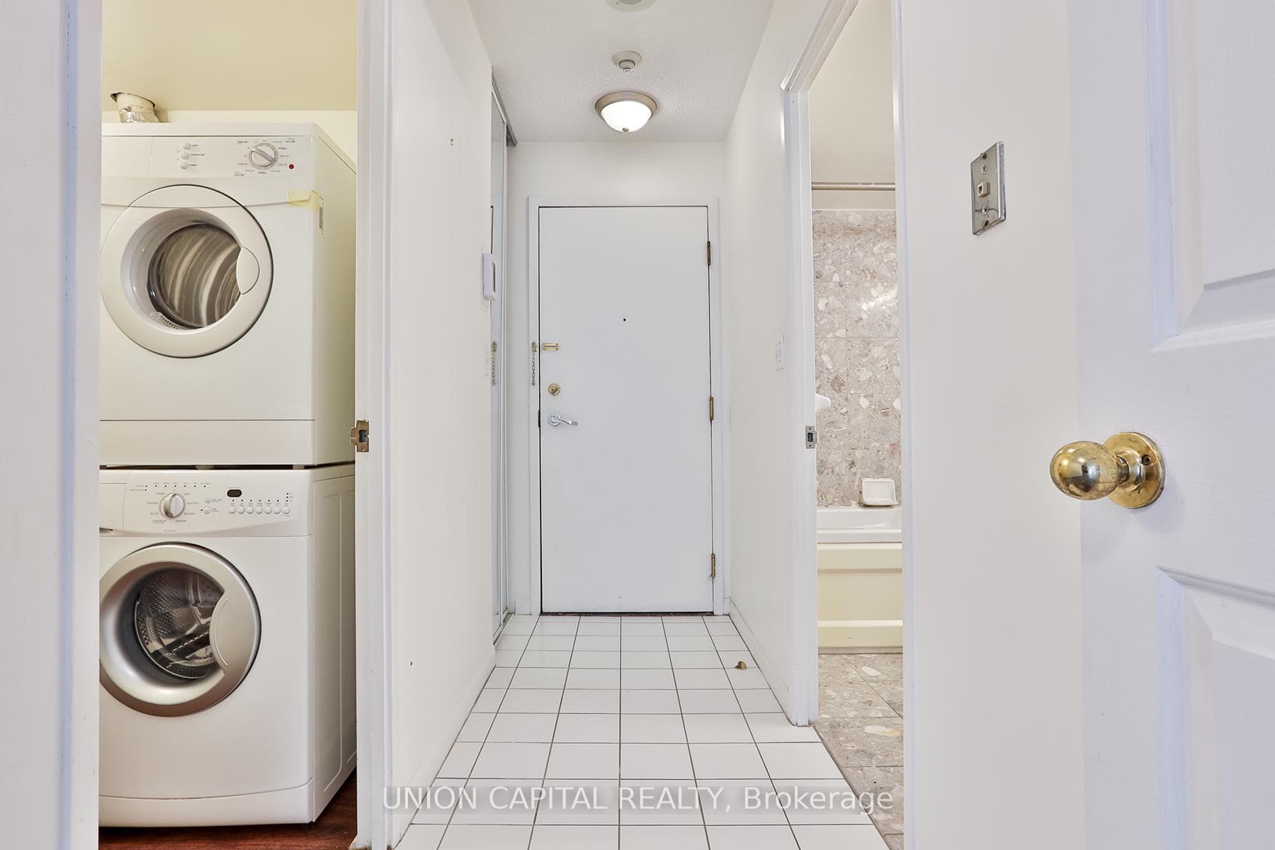 7 Carlton Street Unit 602 photo 17