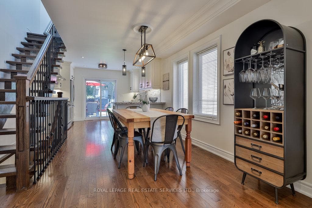 124 Coxwell Avenue photo 6