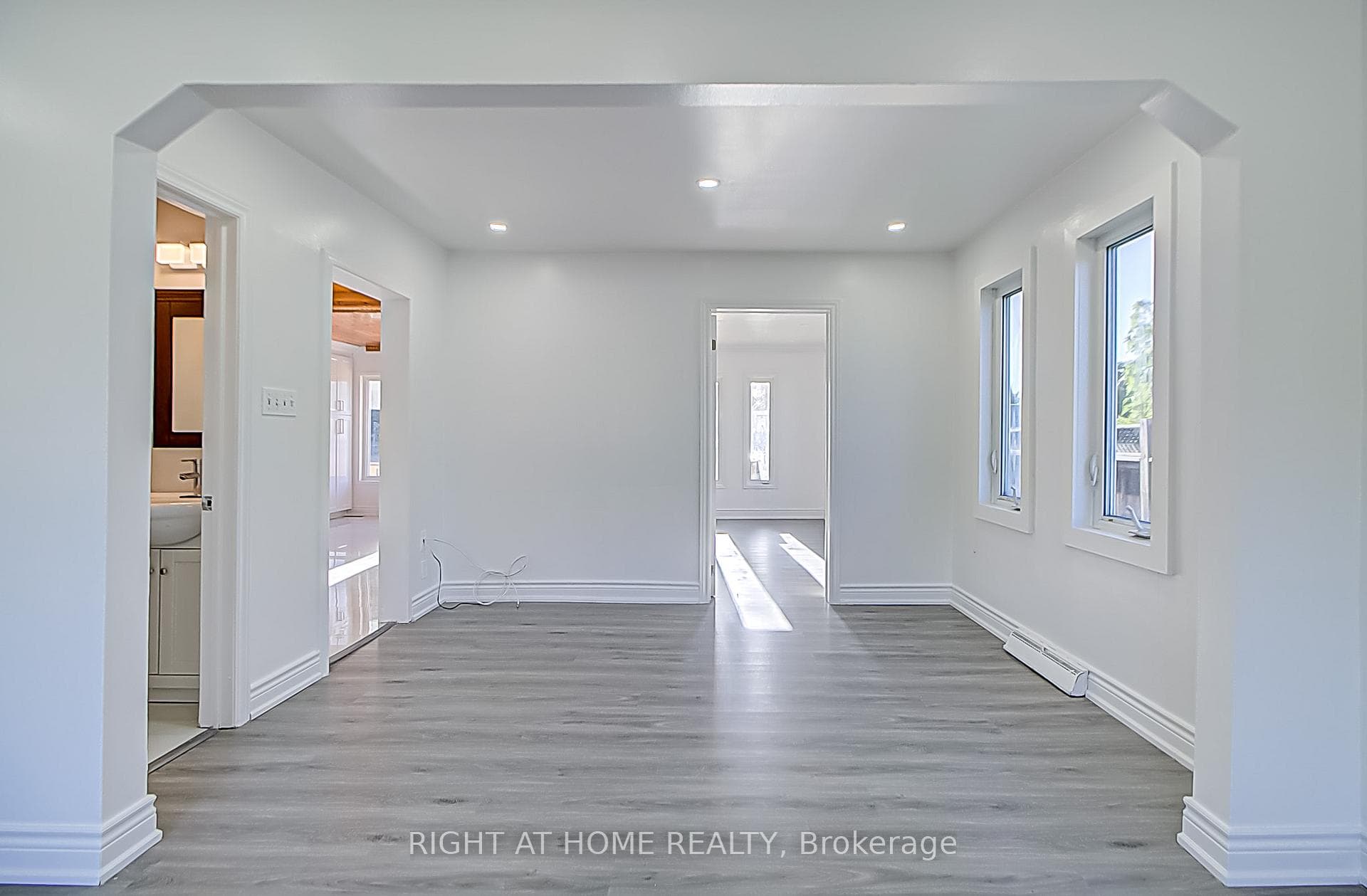 72 Thickson Road photo 5