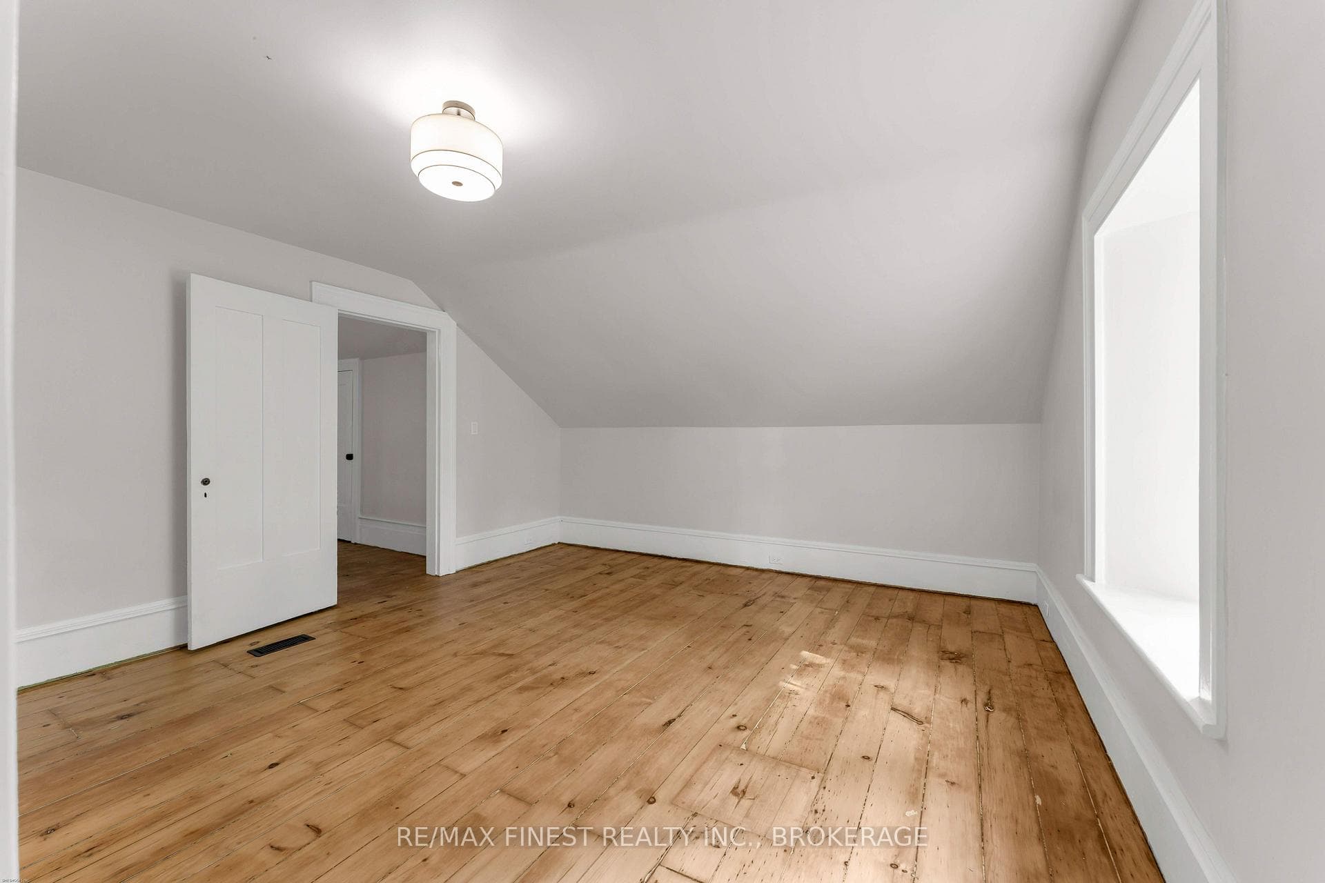 4247 Henderson Road photo 38