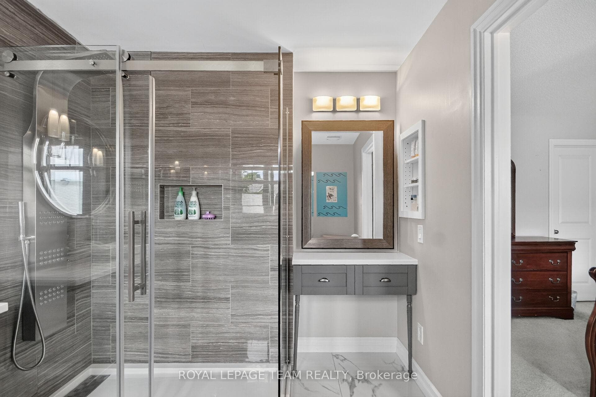 111 Hawkeswood Drive photo 22
