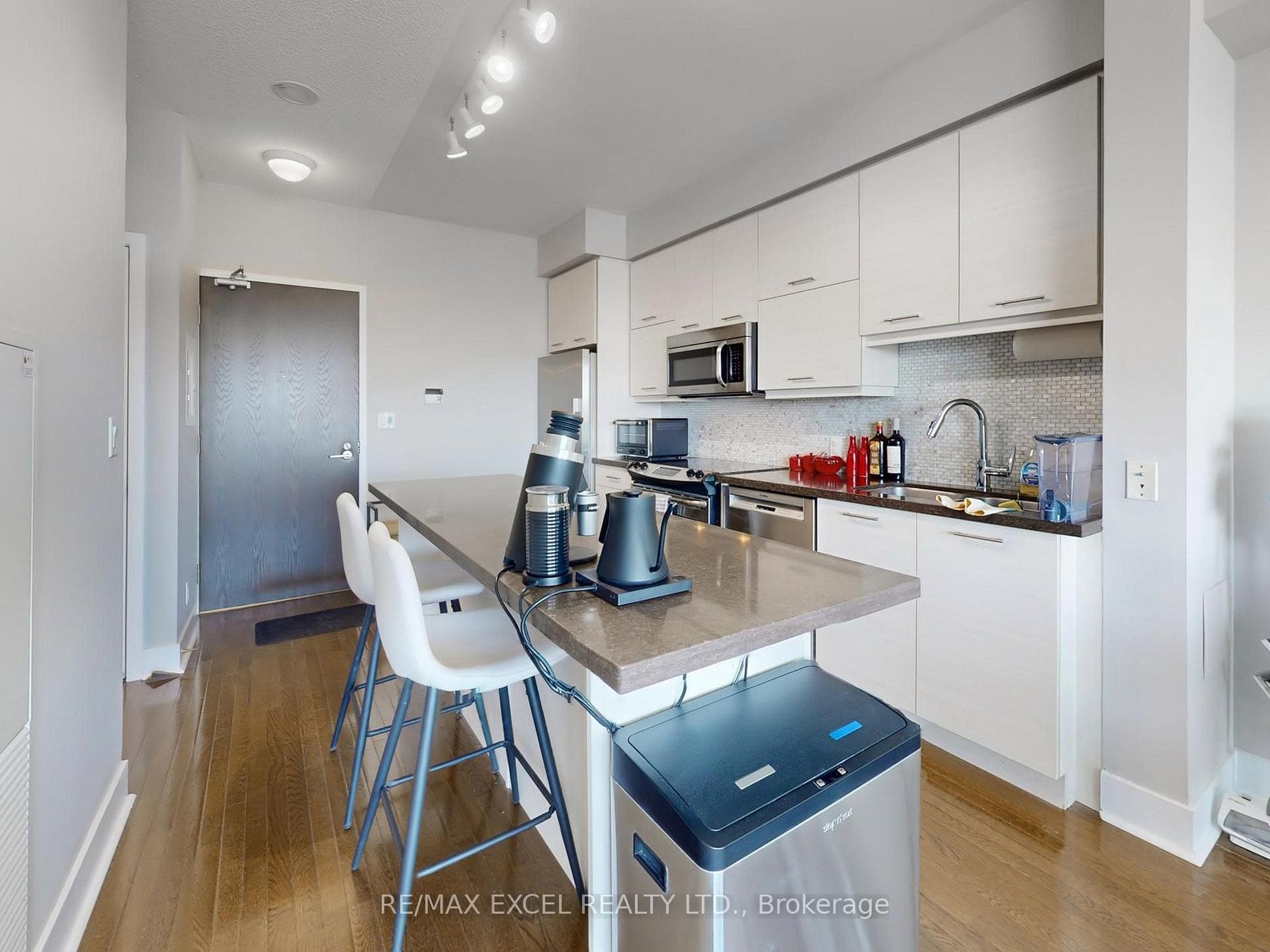 26 Norton Avenue Unit 706 photo 9
