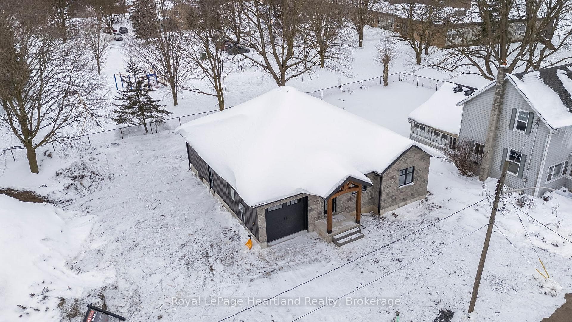 643 Fishleigh Street photo 29
