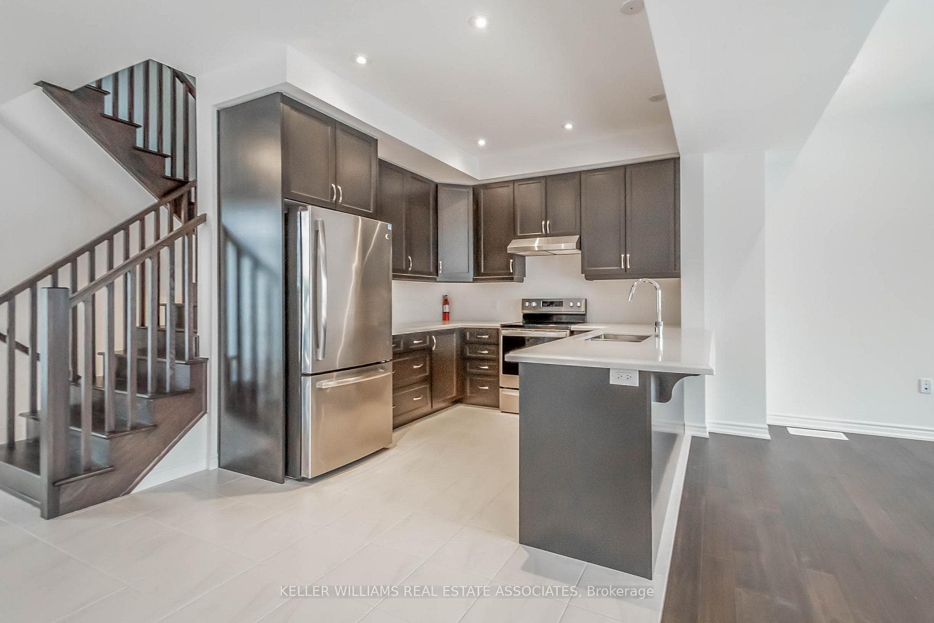 3981 Crown Street photo 4