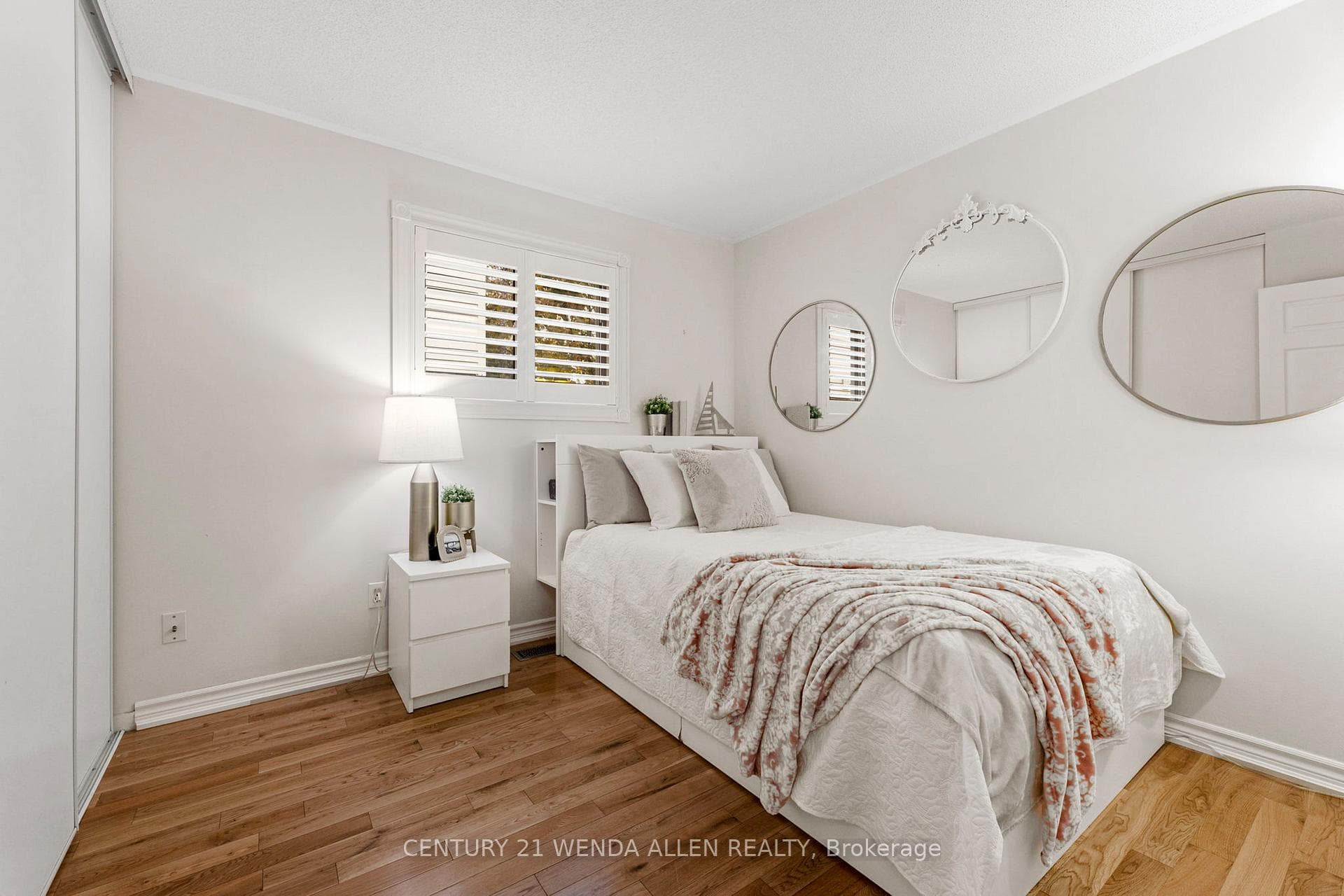 20 Hogan Crescent photo 18