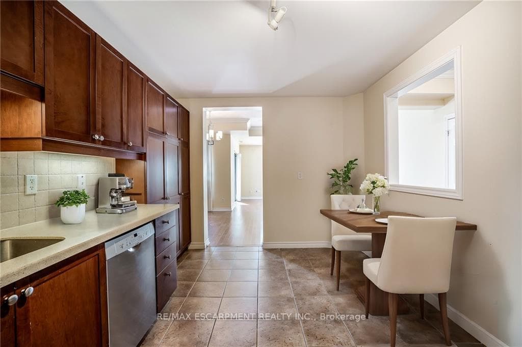 3000 Creekside Drive Unit 801 photo 7