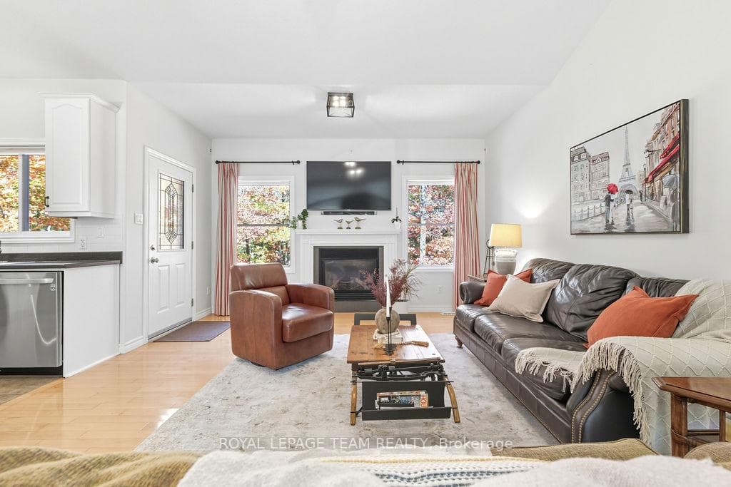 698 BARRYVALE Road photo 15