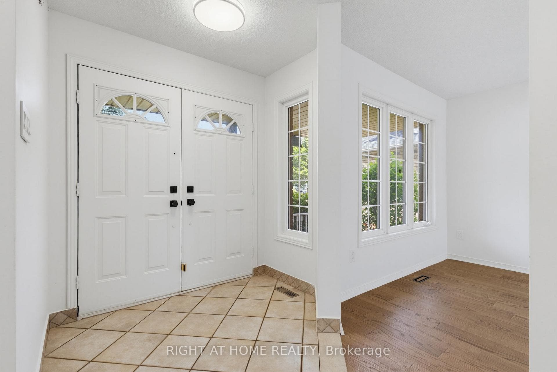 1087 Augustus Drive photo 7