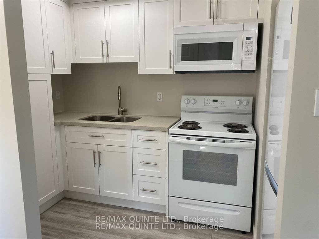 2 Village Drive Unit 6 photo 3