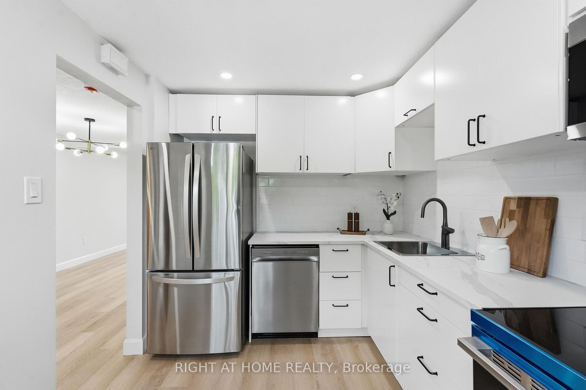 7874 Jeanne D'arc Boulevard Unit 3 photo 2