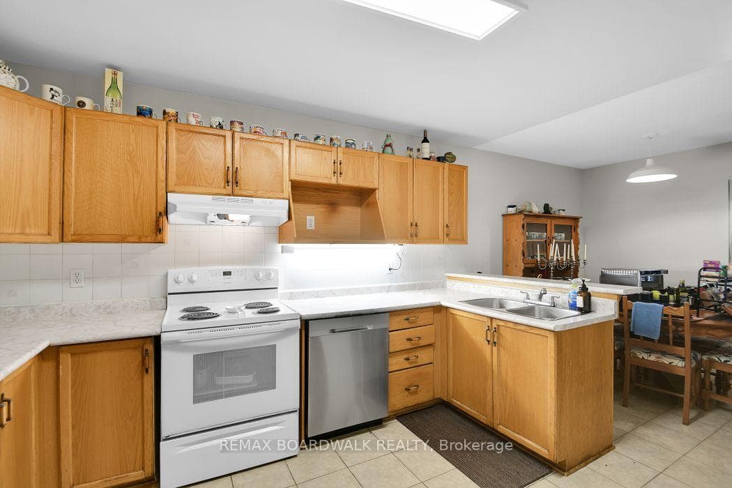 79 HUNTERS GLEN Crescent photo 13
