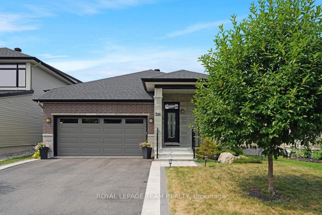 316 Serenade Crescent photo 4