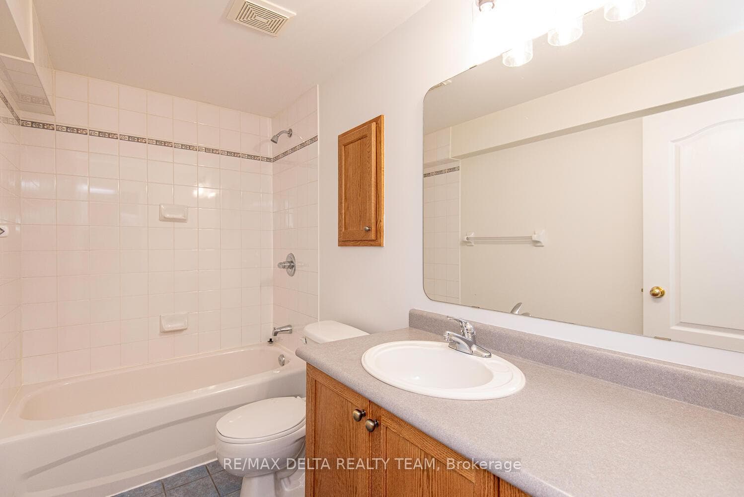 8 Spinney Way photo 24