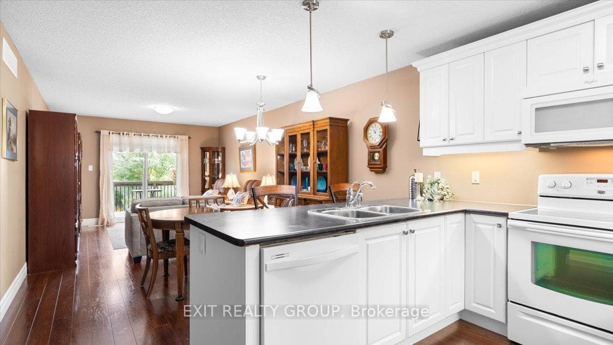 14 Cortland Crescent photo 11