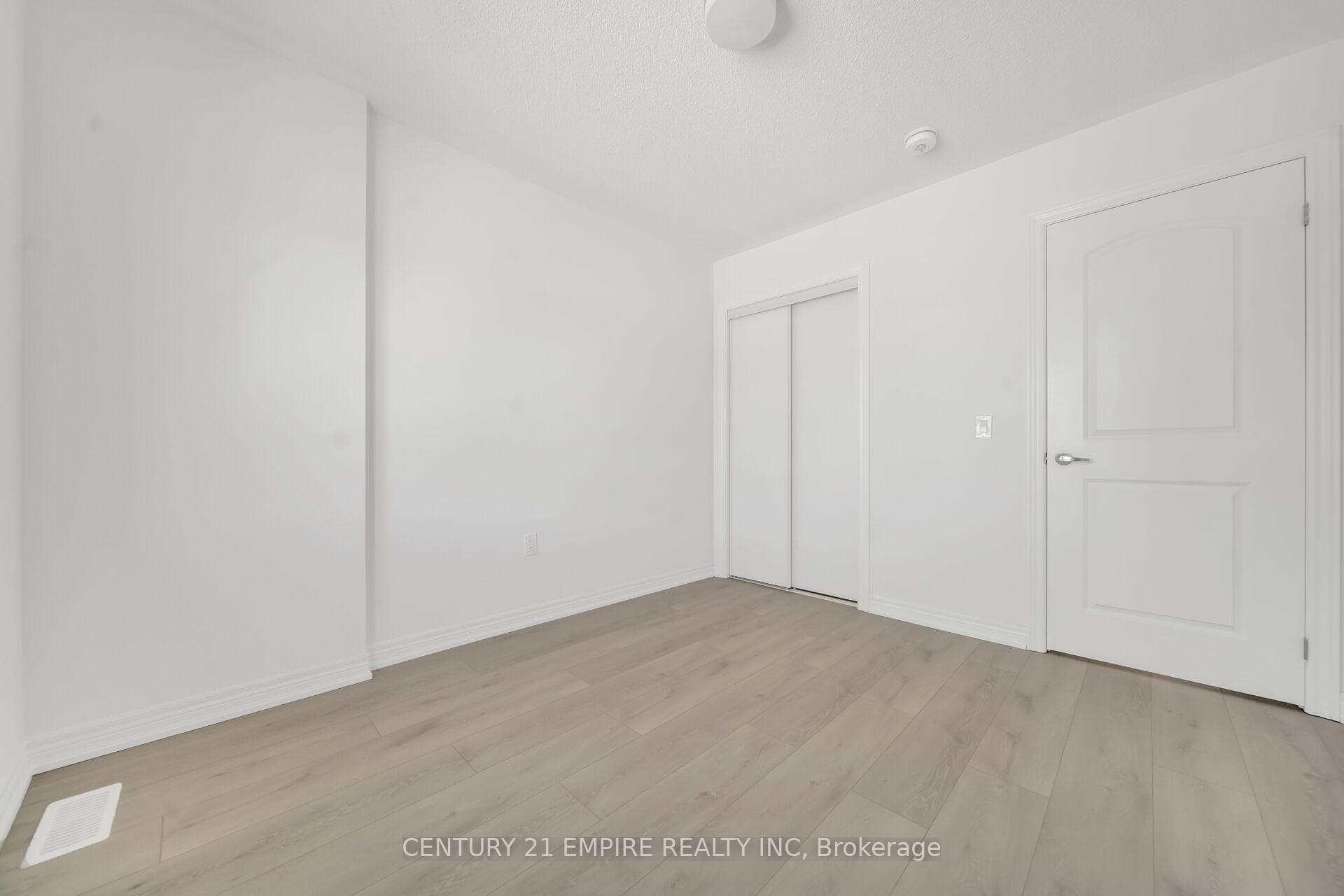 35 Edminston Drive photo 27