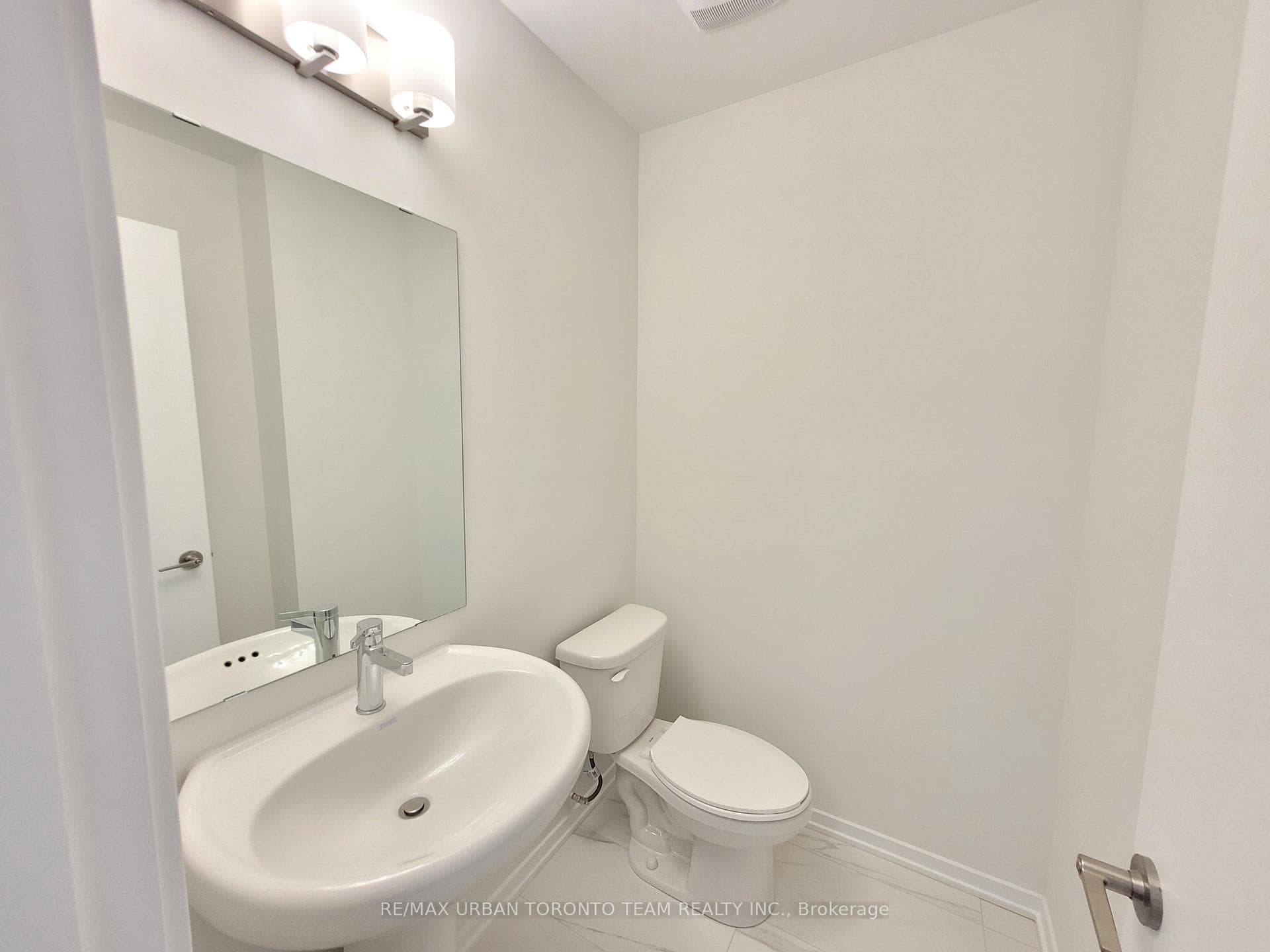 150 Honeycrisp Cres Crescent Unit 272 photo 6