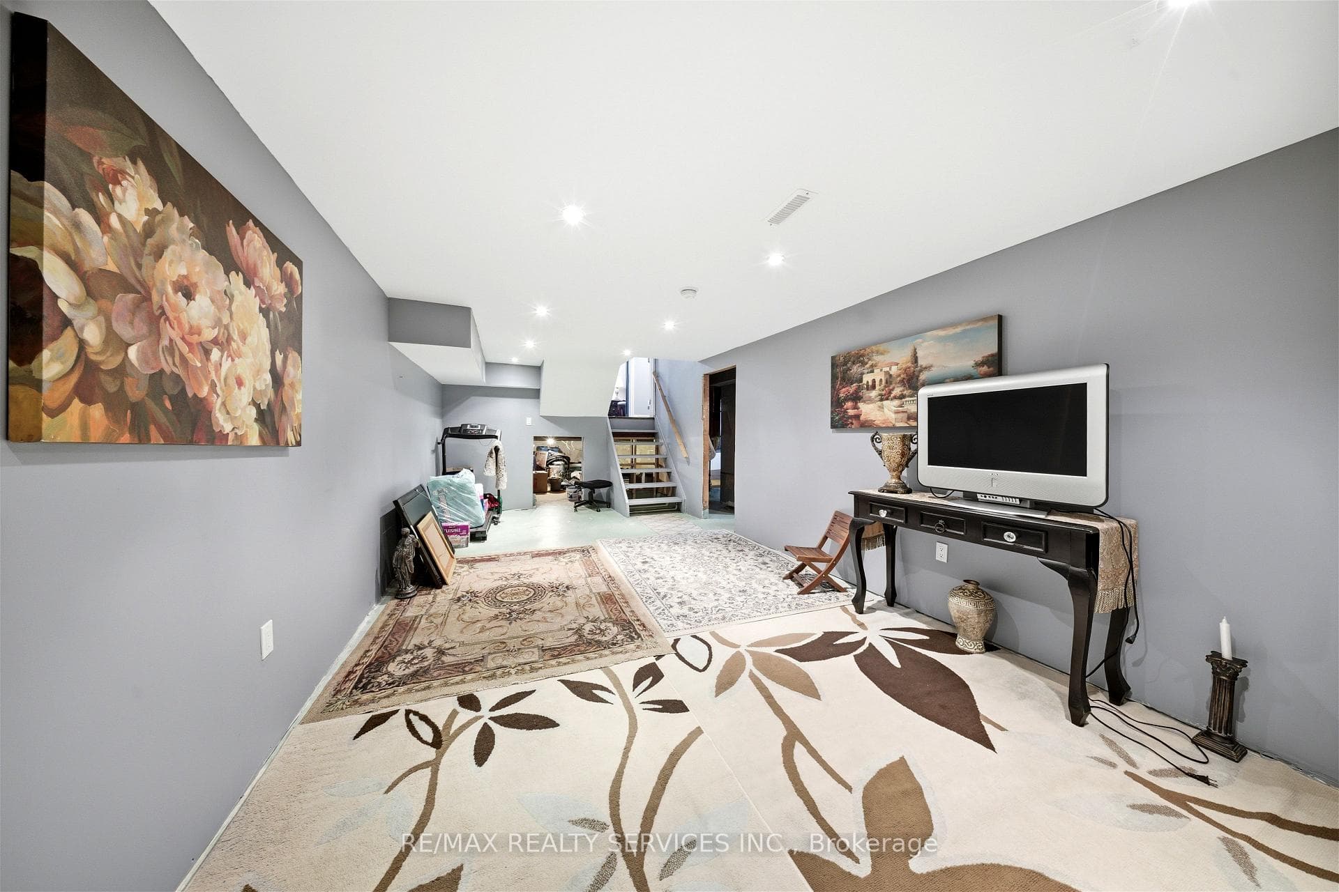 8 Edwin Drive photo 36