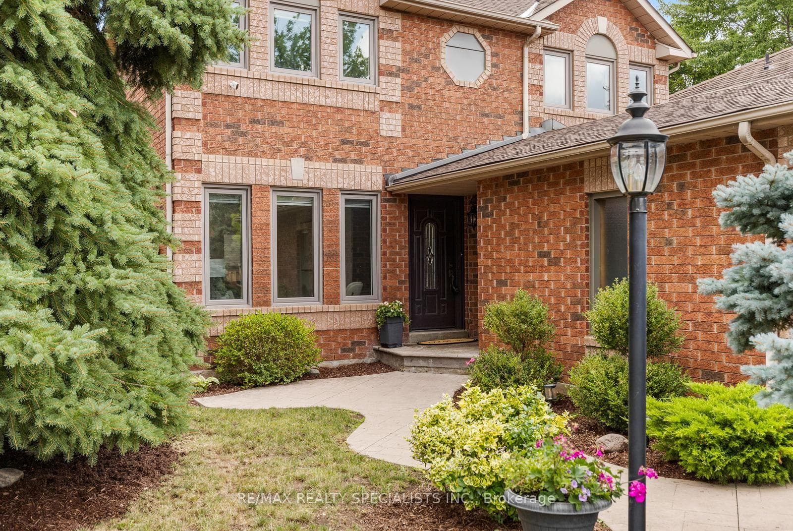 3879 Periwinkle Crescent photo 2