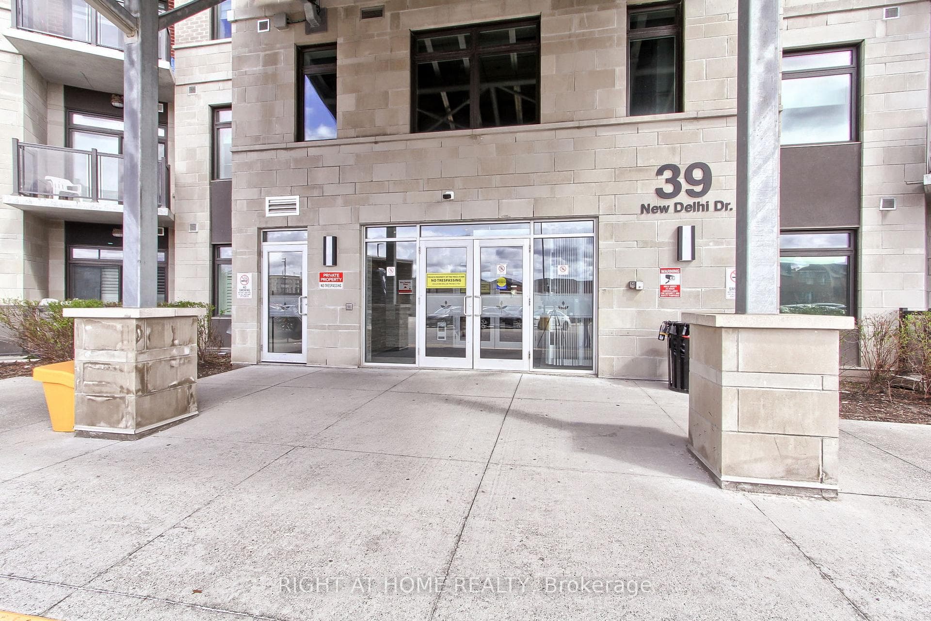 39 New Delhi Drive Unit 422 photo 2