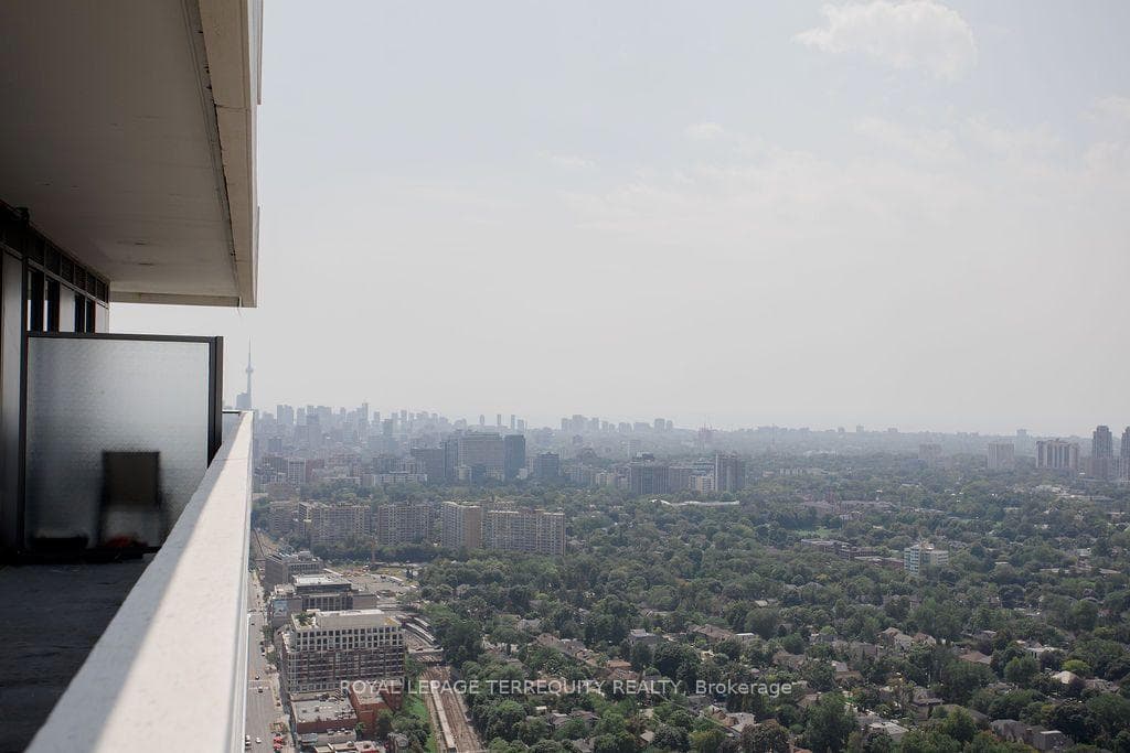 2221 Yonge Street Unit 4609 photo 11