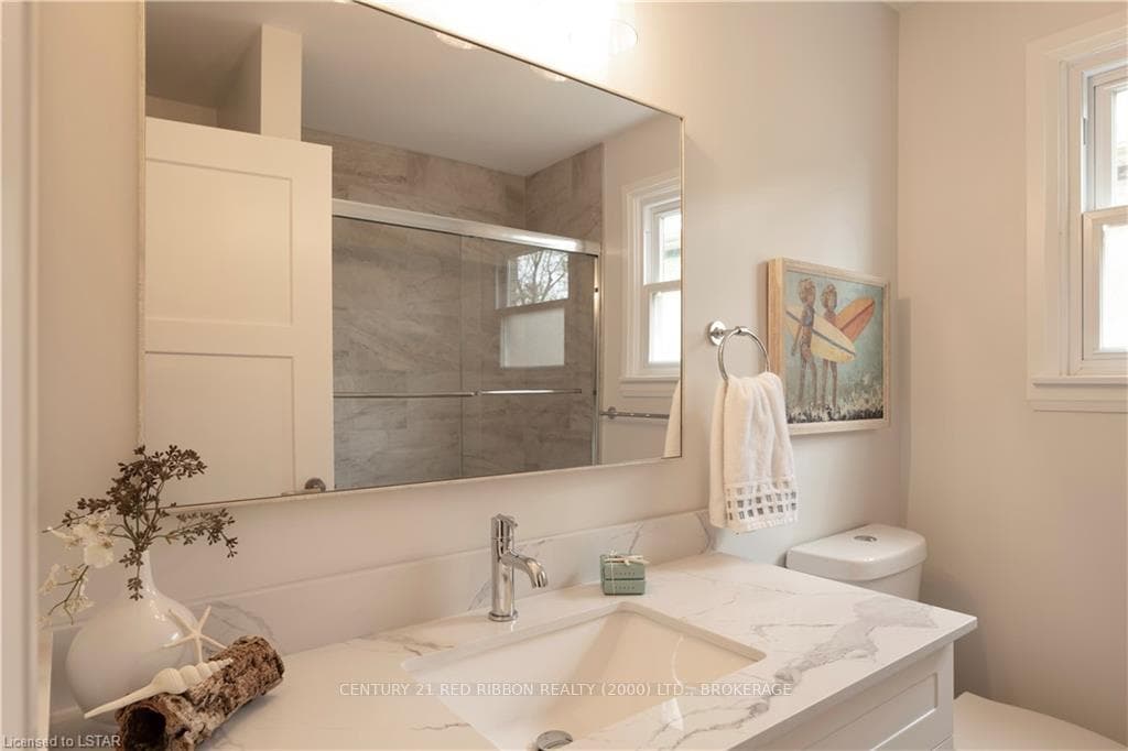 403 ALBERT Street photo 17