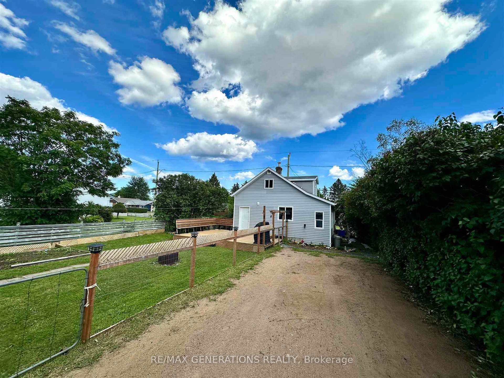 554 Strand Avenue photo 18