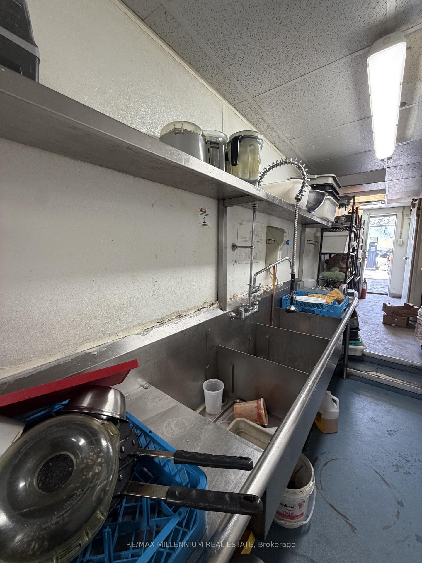 2392 Bloor Street photo 11
