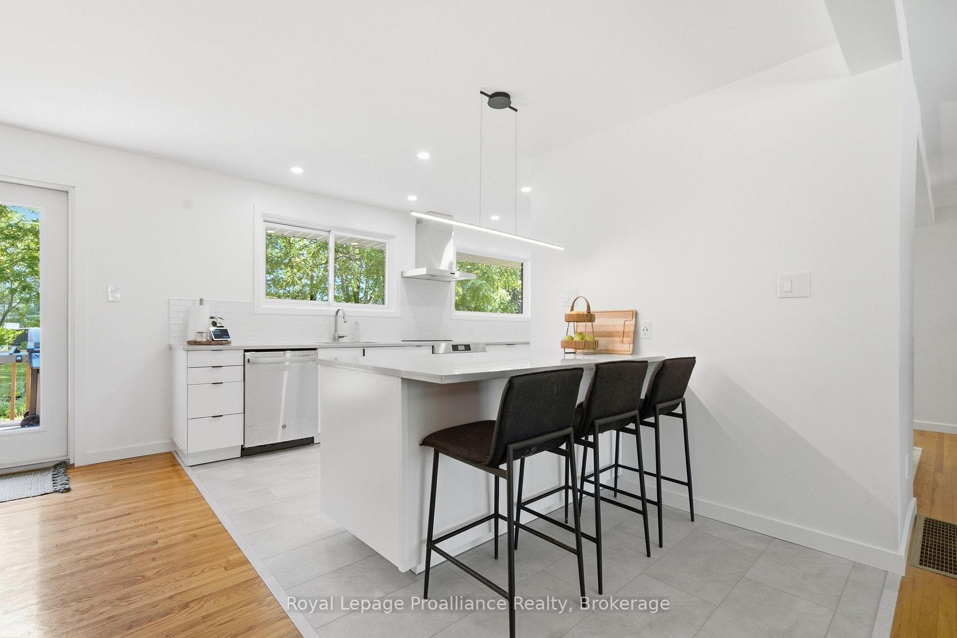 41 WALTER Avenue photo 11
