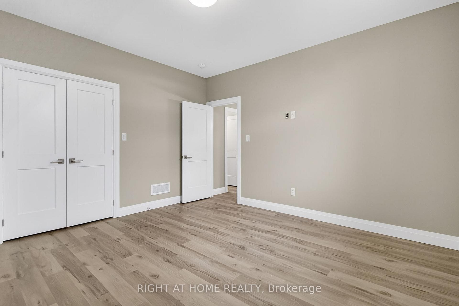 153 McLeod Street photo 36