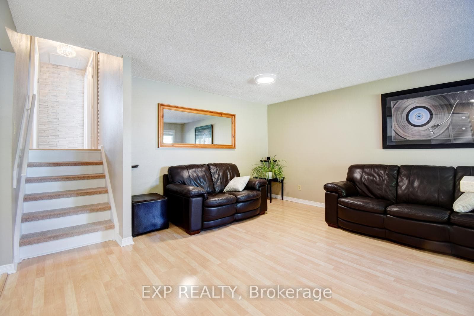 65 BRENDAWOOD Crescent photo 7