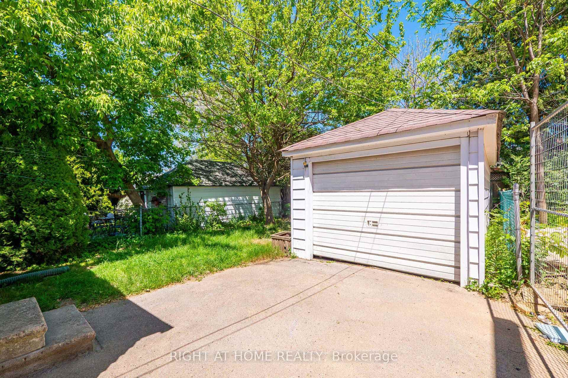 1109 Greenwood Avenue photo 46