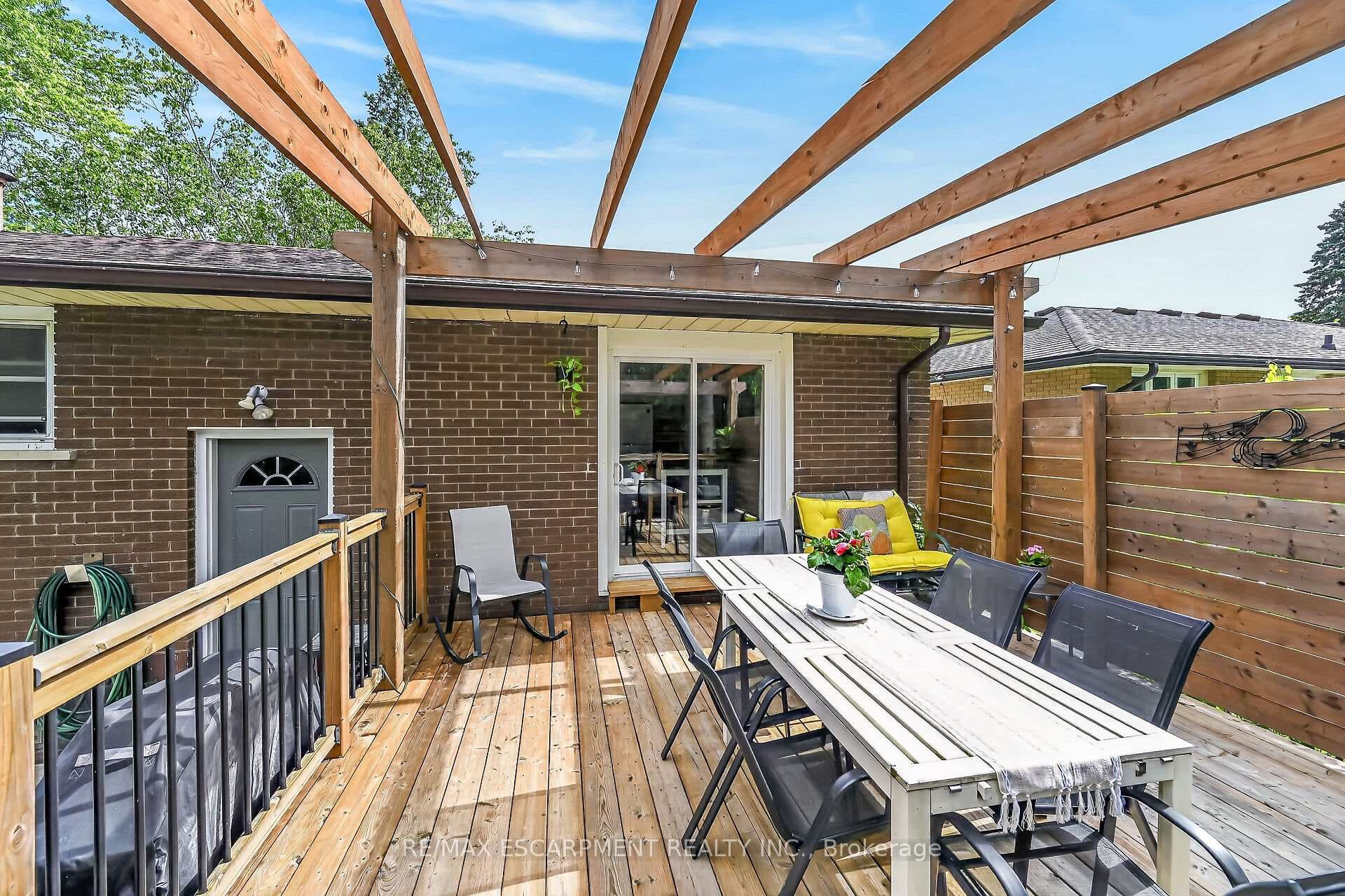 251 Mackenzie Crescent photo 42
