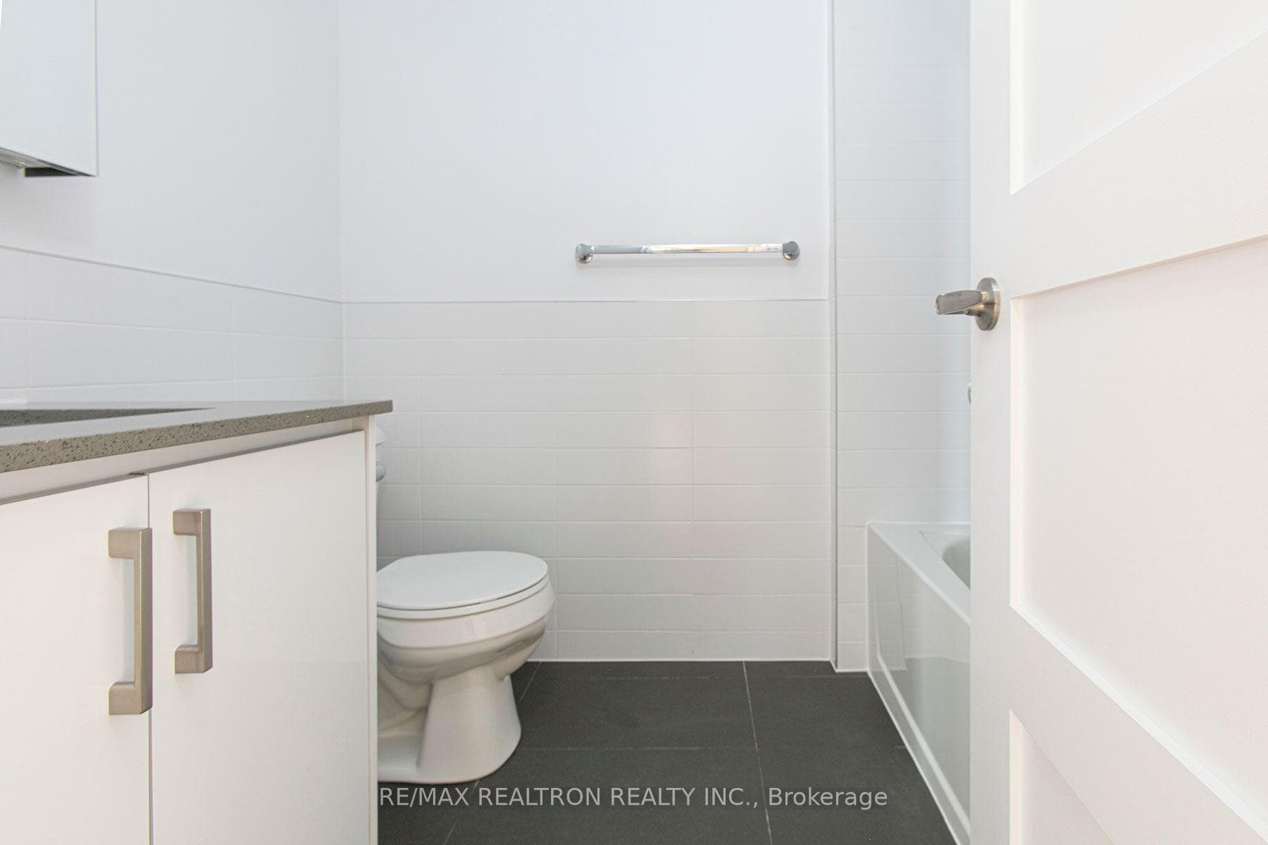 10 Shallmar Boulevard Unit 712 photo 4