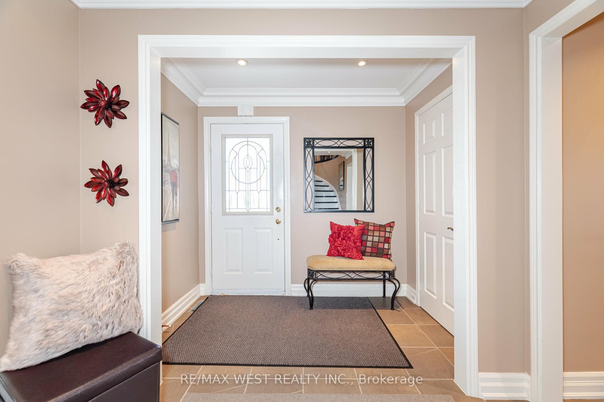 377 Aberdeen Avenue photo 3