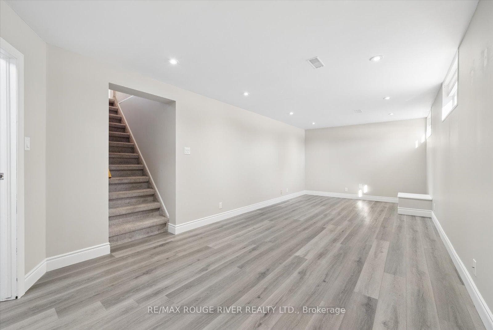 112 Wellington Avenue photo 25