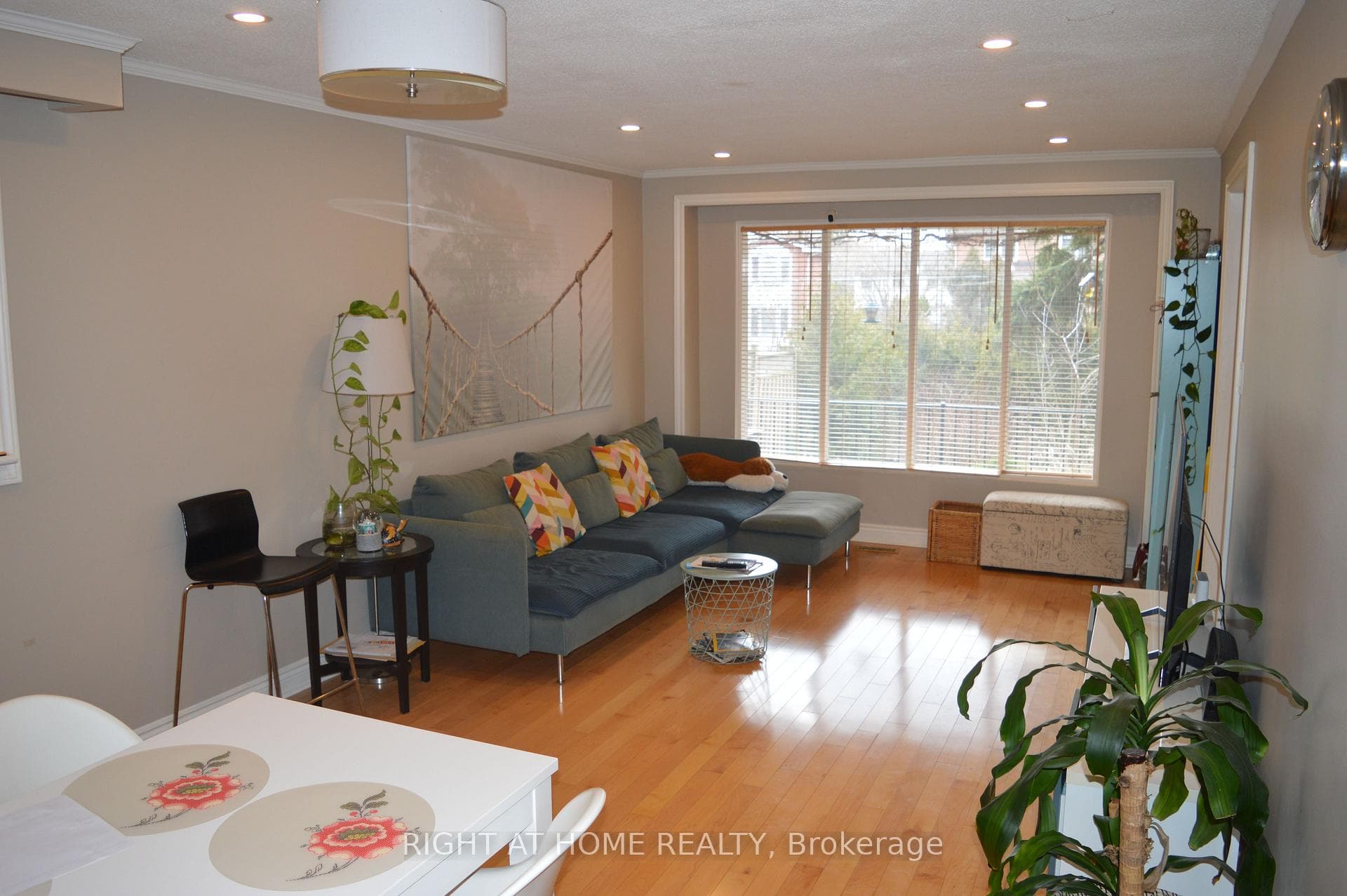 453 East Avenue photo 2