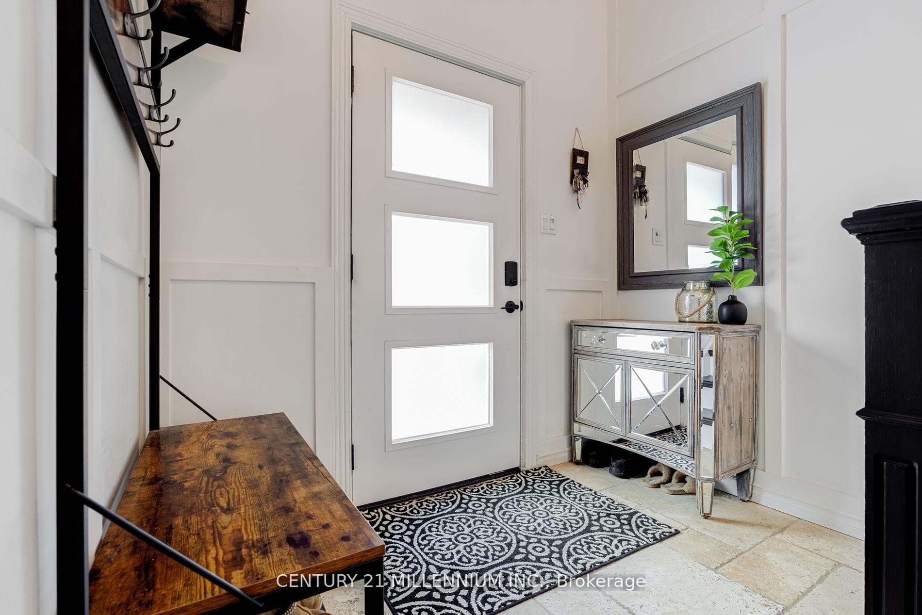 82 Holmes Drive photo 2