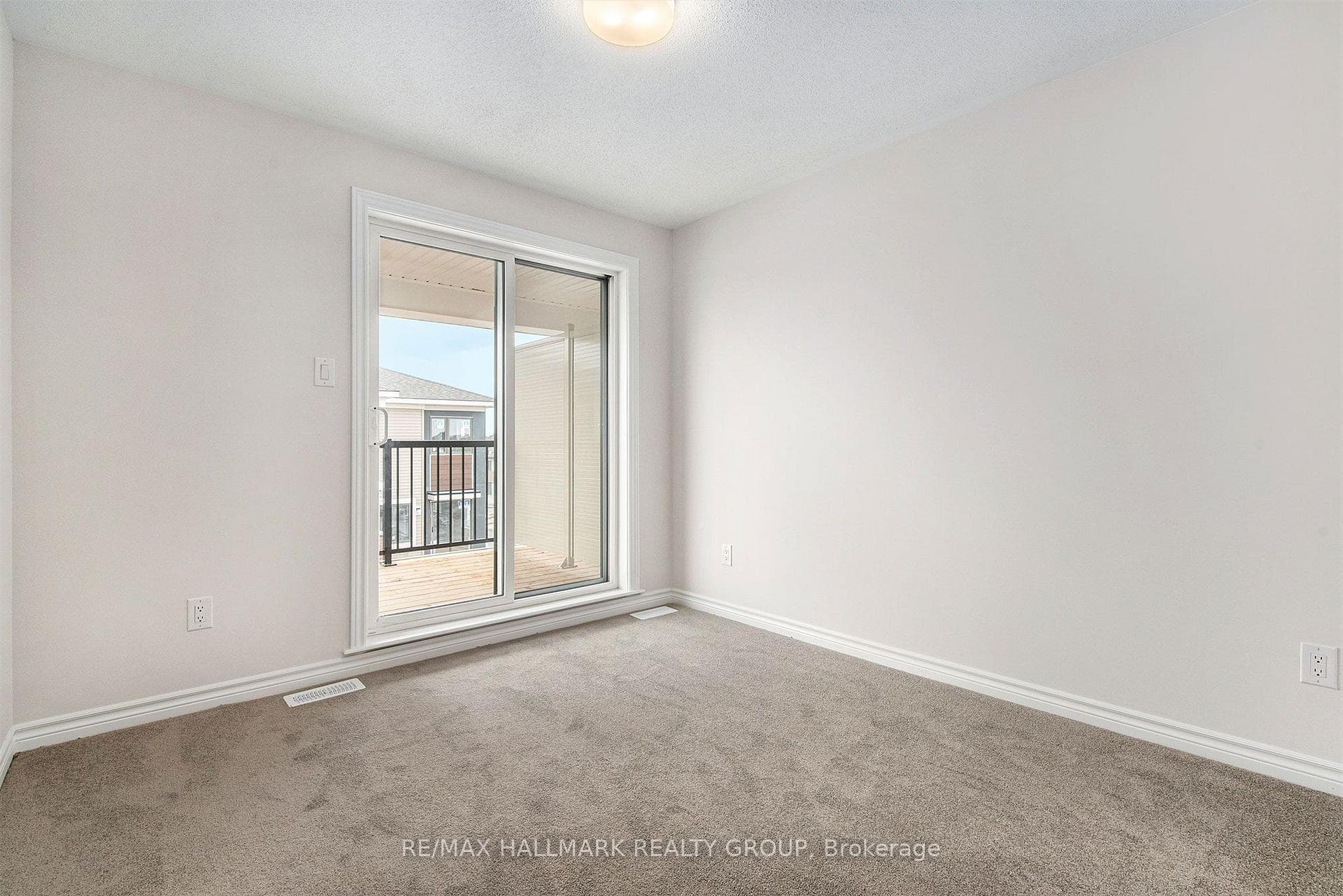 279 Zenith Private photo 11